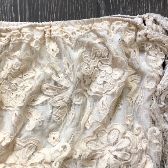 Jen’s Pirate Booty lace Off Shoulder Top - Picture 4 of 7